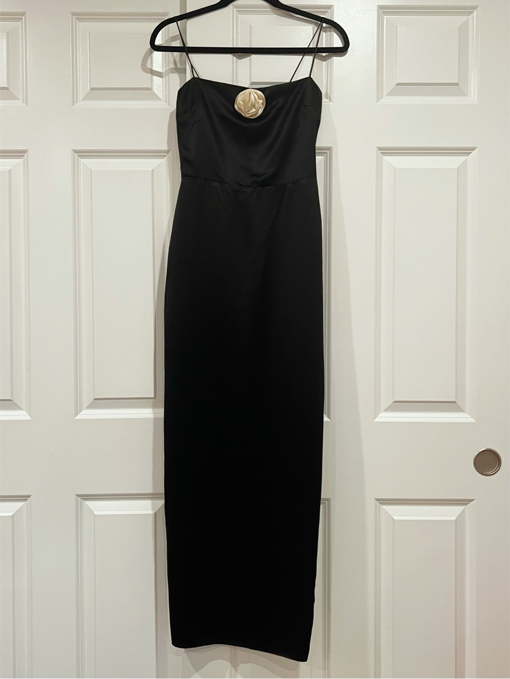 Reformation Petities Frankie Silk Dress in Black White Rosette - Picture 3 of 7